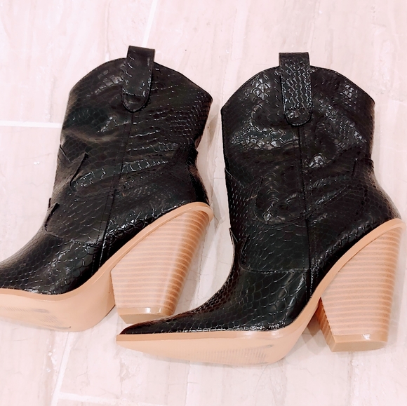 Cape Robbin Black Snakeskin Boots - Picture 2 of 7